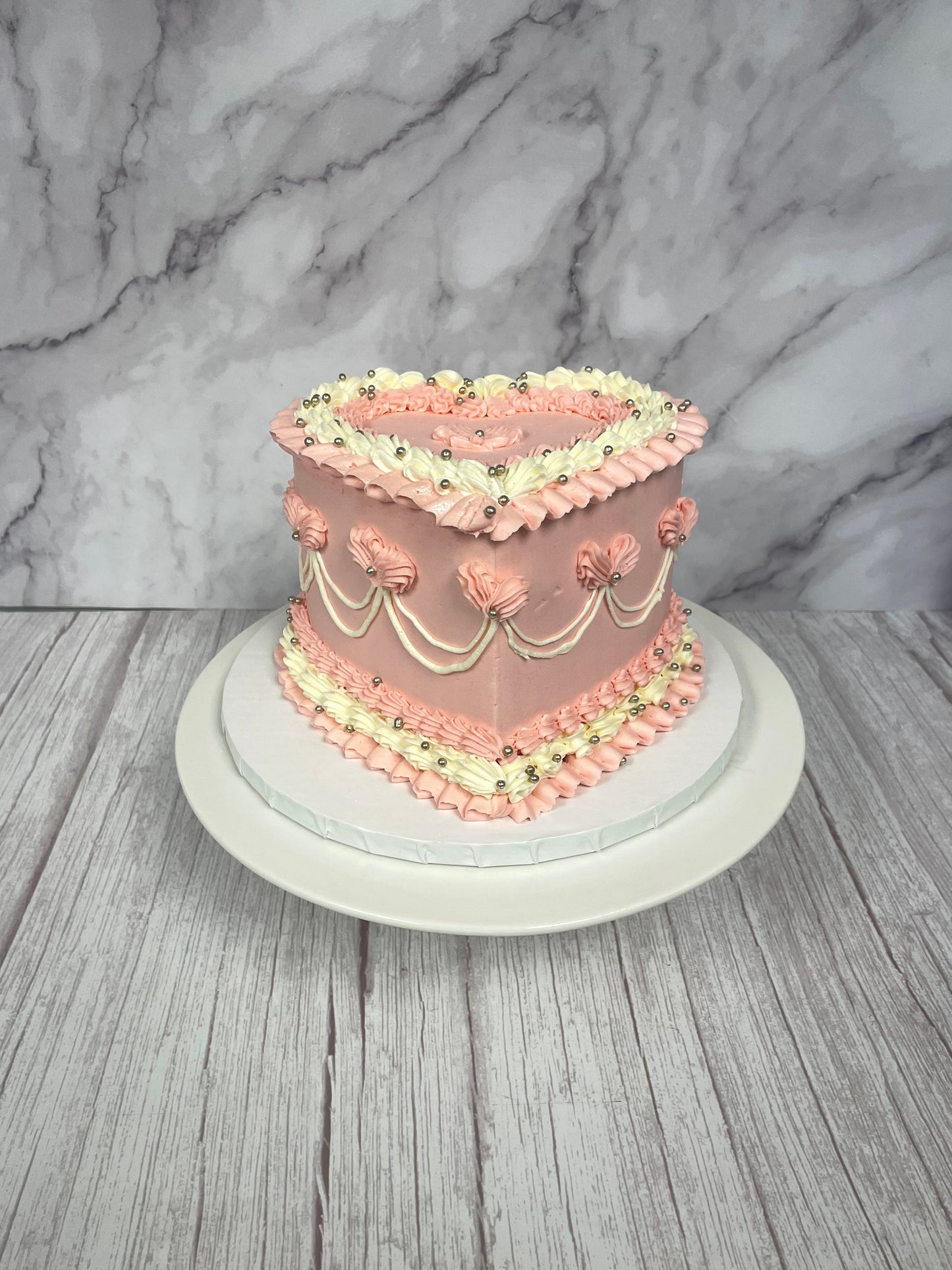 Customizable Vintage style cake