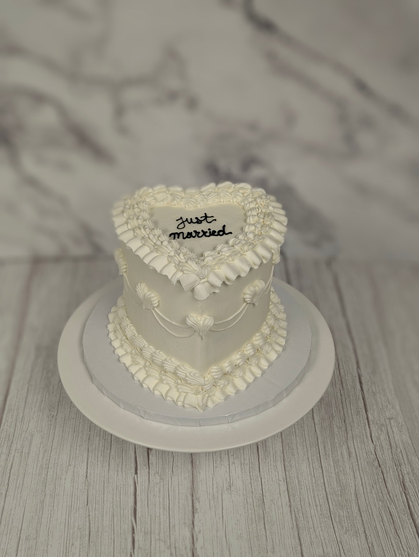 Customizable Vintage style cake