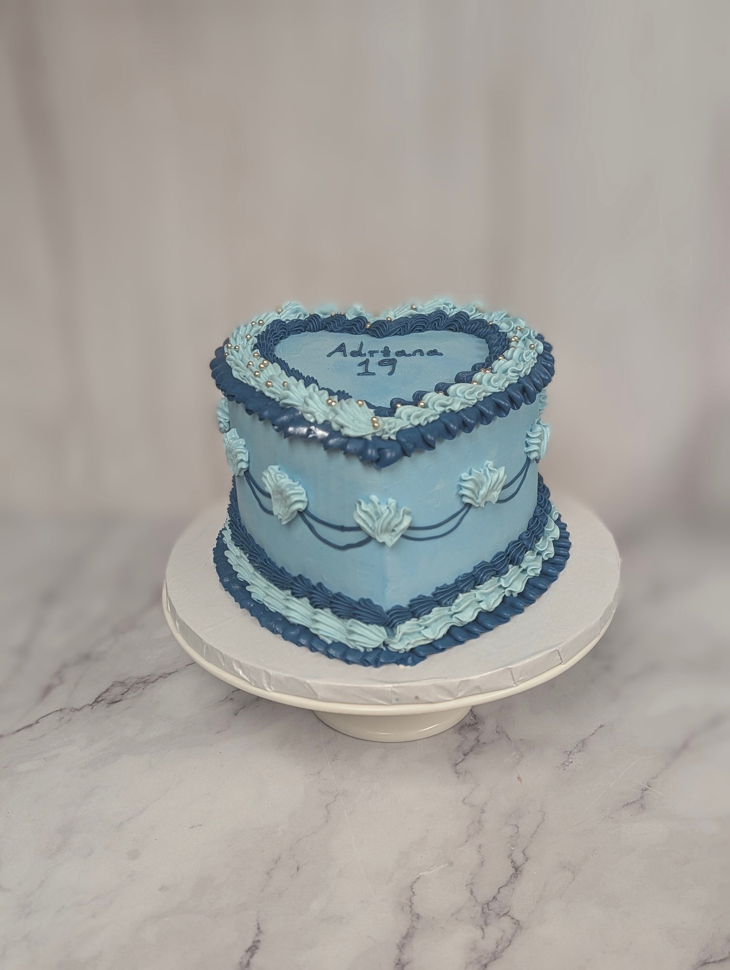 Customizable Vintage style cake