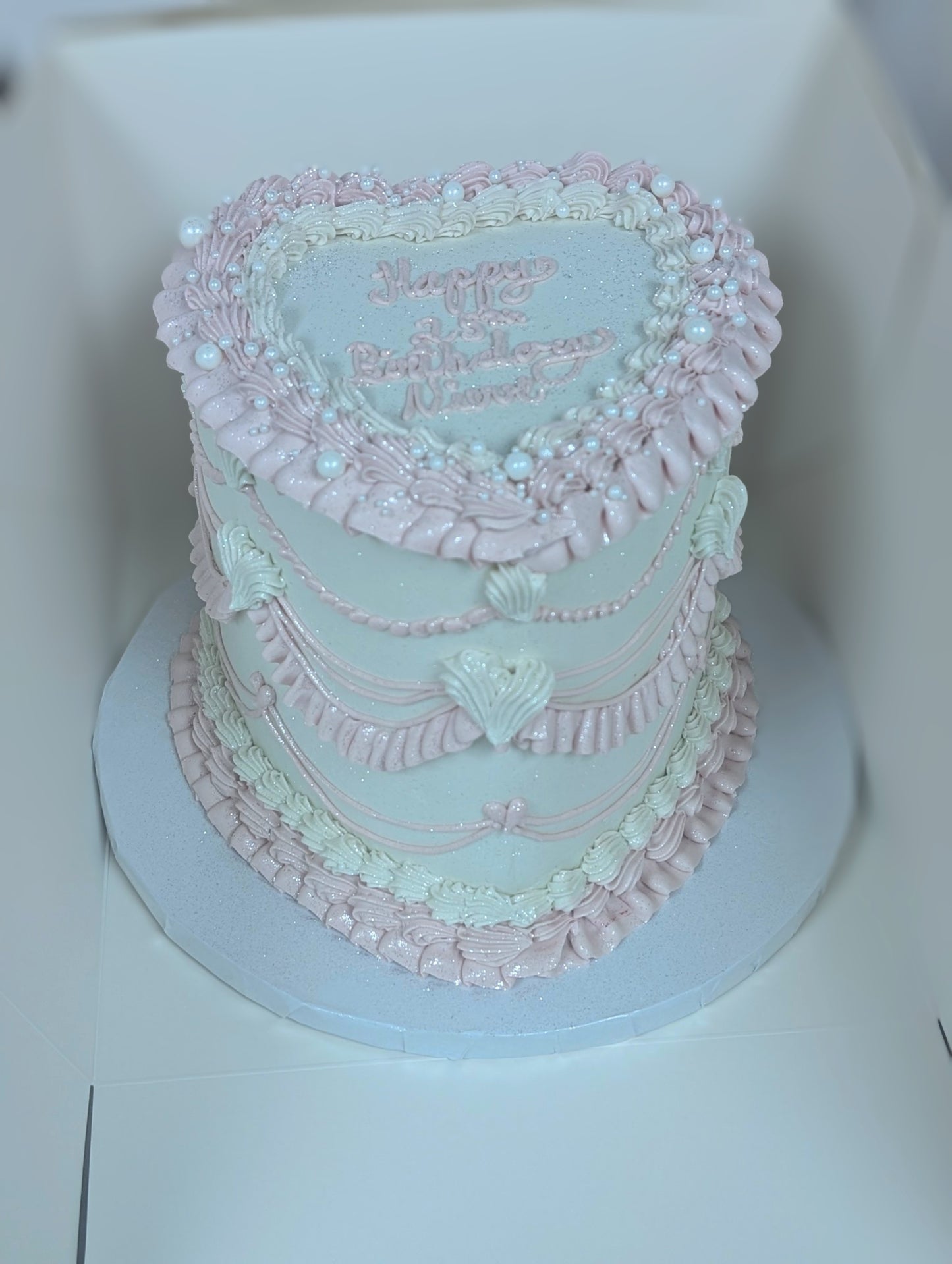 Customizable Vintage style cake
